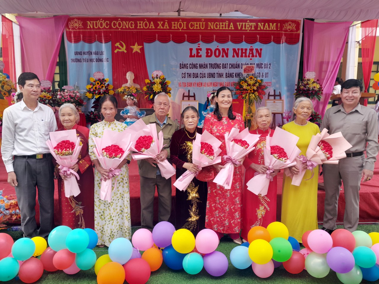 Hoạt động chào mừng ngày Nhà giáo Việt Nam 20/11/2022 và đón nhận trường chuẩn Quốc gia mức độ 2, đón nhận bằng khen